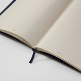 355905_TREU_Notizbuch_JOURNAL_Medium_Ranger_Green_Lineatur_DOTTED_2500x2500