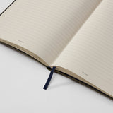 355905_TREU_Notizbuch_JOURNAL_Medium_Ranger_Green_Lineatur_LINIERT_2500x2500