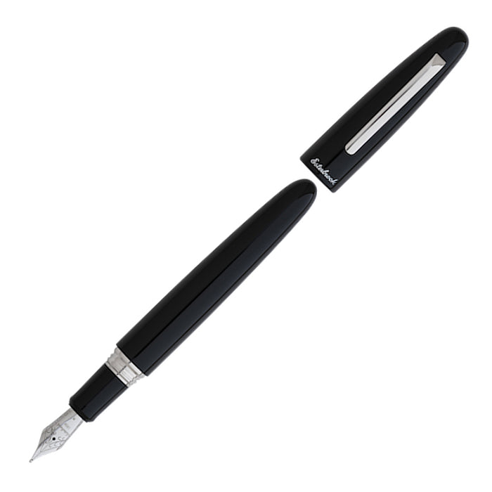 E166M_Estie_schwarz_silver_trim_FH_diagonal_VS01_700x700